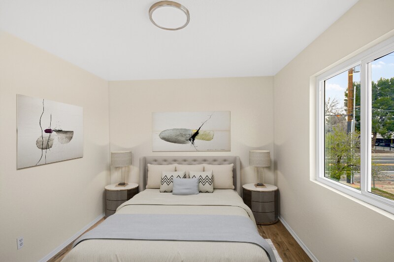 Building Photo - 1005 E Ave R