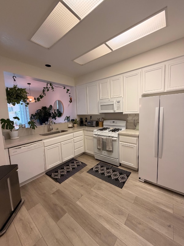 Building Photo - 2183 Lago Madero