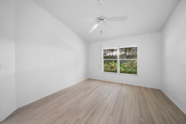 Building Photo - Annual Rental in Briarwood - 3 Bed 2 Bath Condo