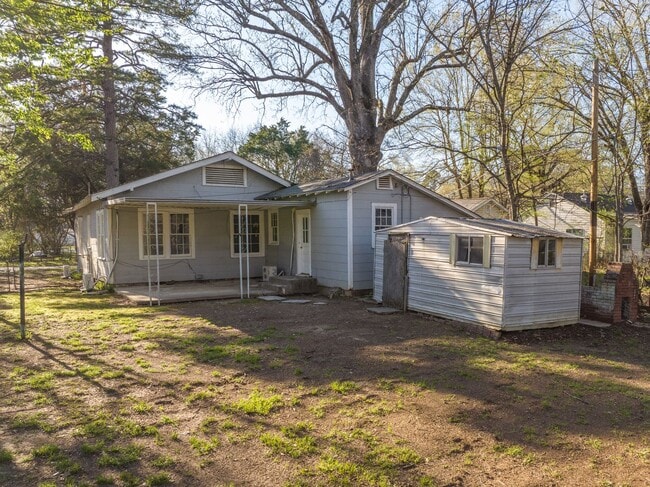 Building Photo - Freshly Updated 3 Bedroom Home