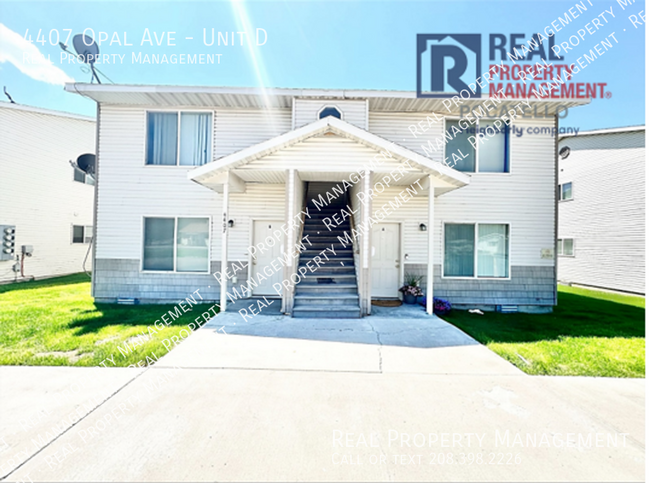 Primary Photo - 2 Bedroom 1 bath Apartment - Small dog all...