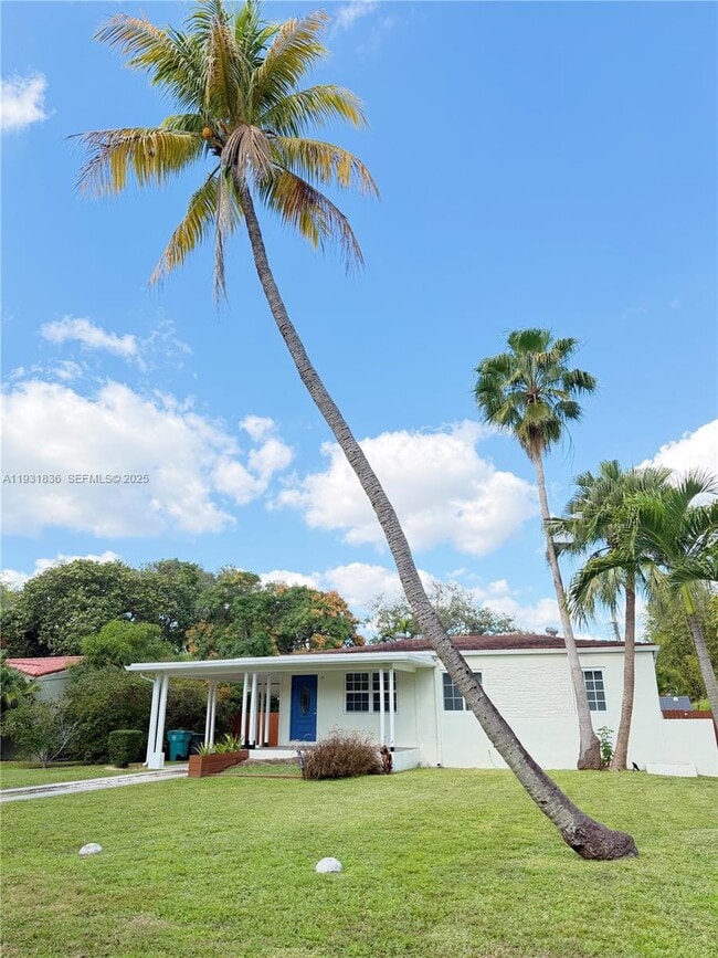 Building Photo - 1075 NE 120th St