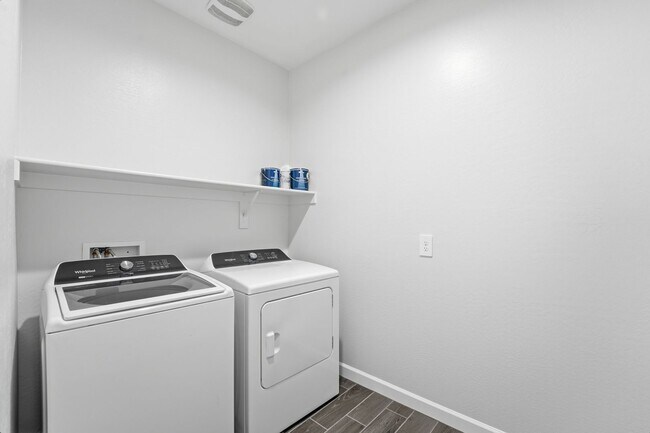 Building Photo - Modern 4-Bedroom Ranch-Style Corner Lot Home - *RENT SPECIAL*