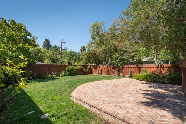 Building Photo - 403 Laurel Ave