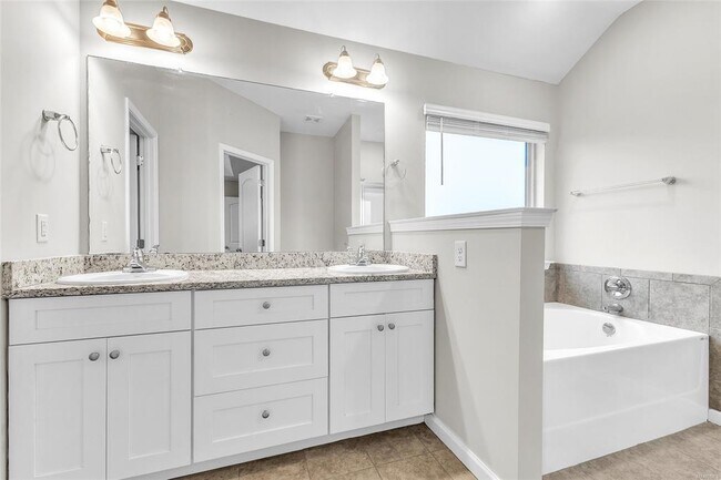 Building Photo - 1823 Landing Pl