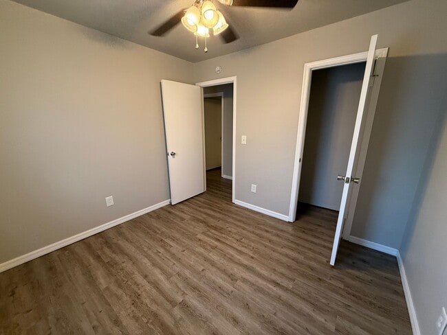 Building Photo - 4 Bedroom, Vinyl Flooring House, Large Yar...