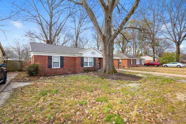 Building Photo - 1453 Colonial Rd