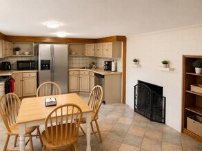 Building Photo - 24 Bencliffe Cir