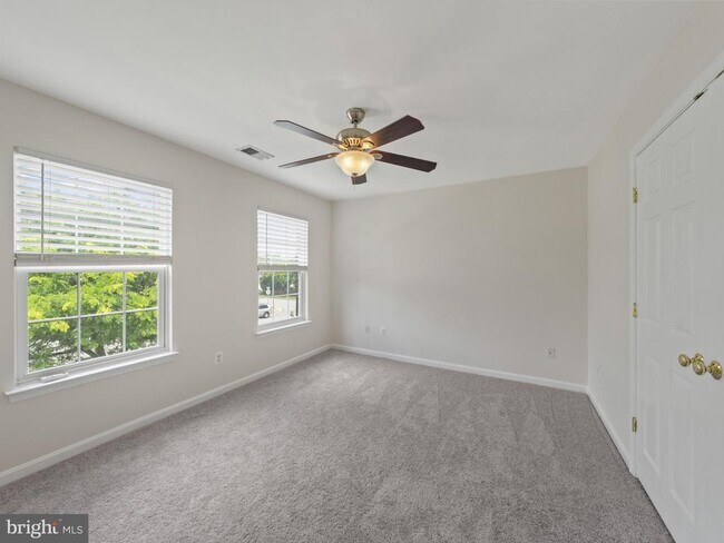Building Photo - 43103 Lake Ridge Pl