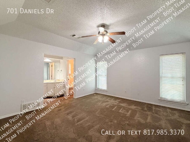 Building Photo - 701 Daniels Dr