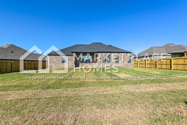 Building Photo - 375 Canada Dr