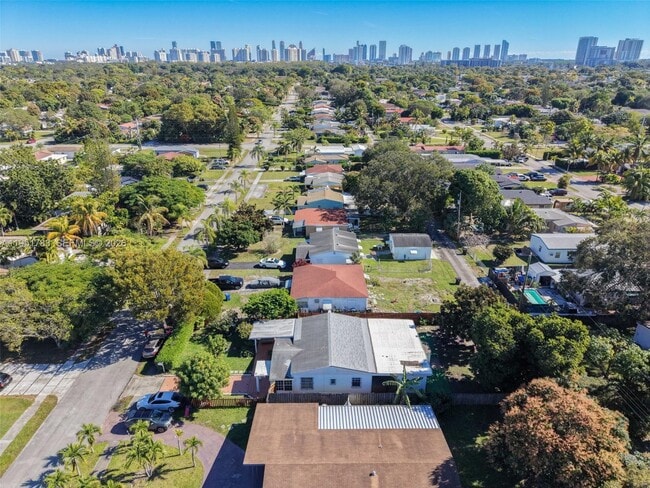 Building Photo - 1624 NE 175th St