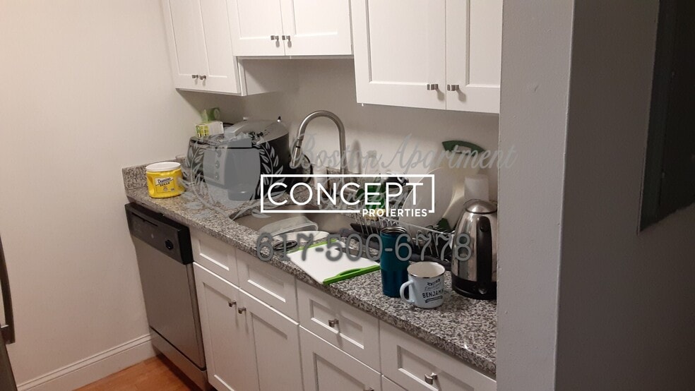 Building Photo - 772 Columbus Ave