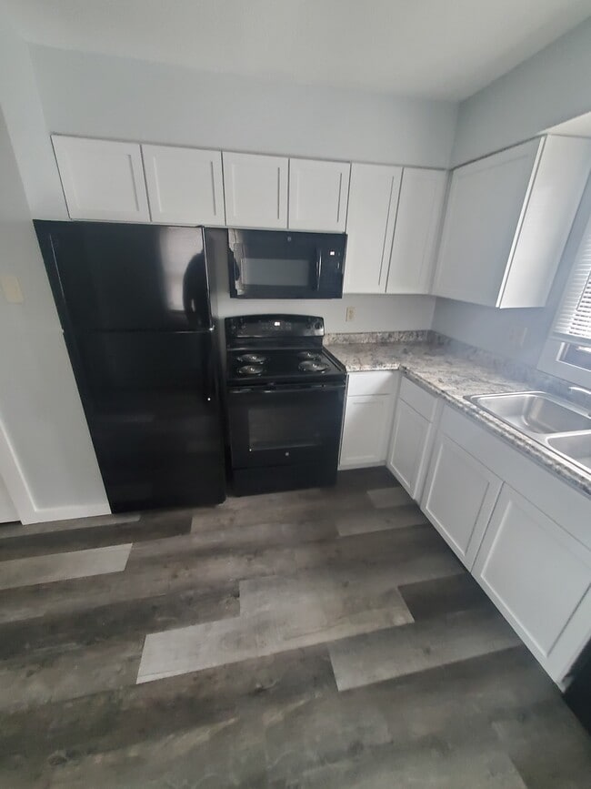 Building Photo - 426 18th Pl S