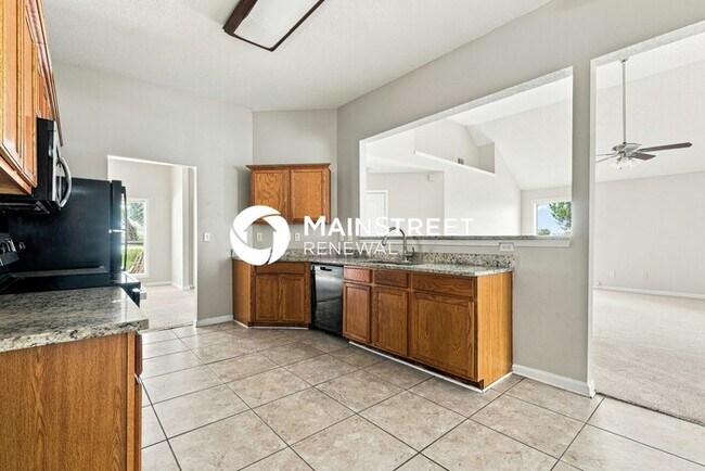 Building Photo - 3 Bedroom Pet-Friendly Home in Lithonia, GA with Main Street Renewal