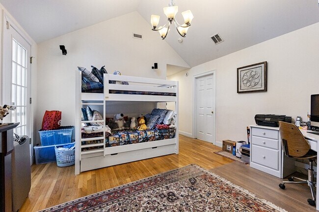 Building Photo - 111 Sisters Cir