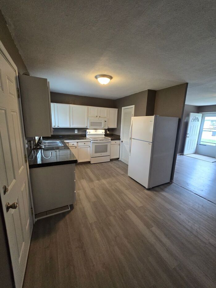 Building Photo - 5134 N Corrington Ave