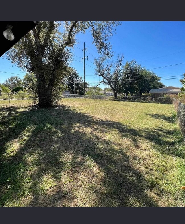 Building Photo - 1302 N 13th St