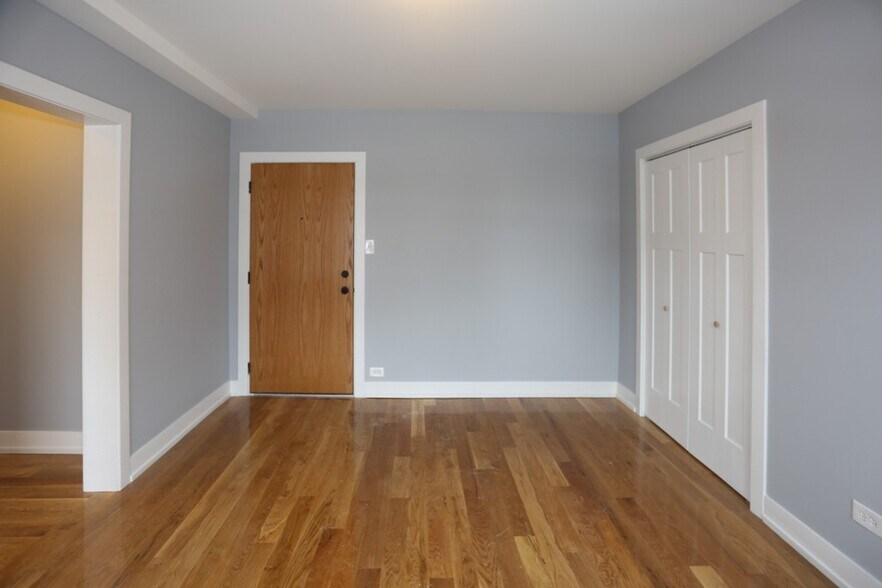 Building Photo - 555 W Arlington Pl