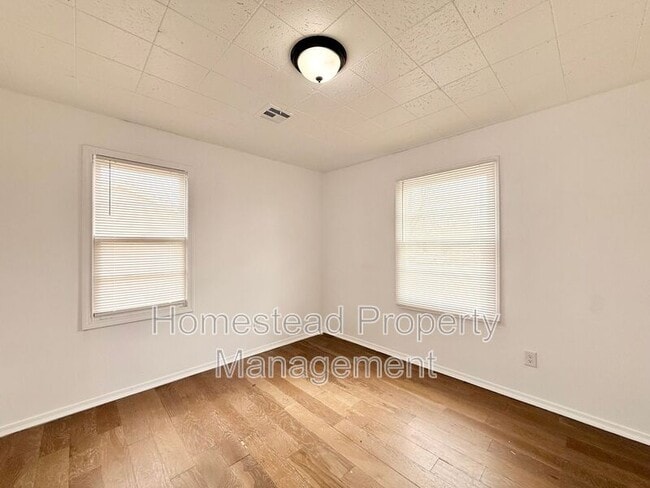 Building Photo - 4101 SE 42nd St