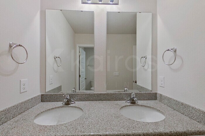 Building Photo - 312 Monarch Ln