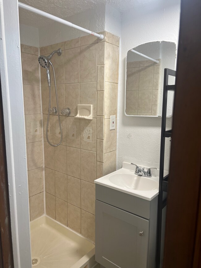 Bathroom - 1532 Winford Rd