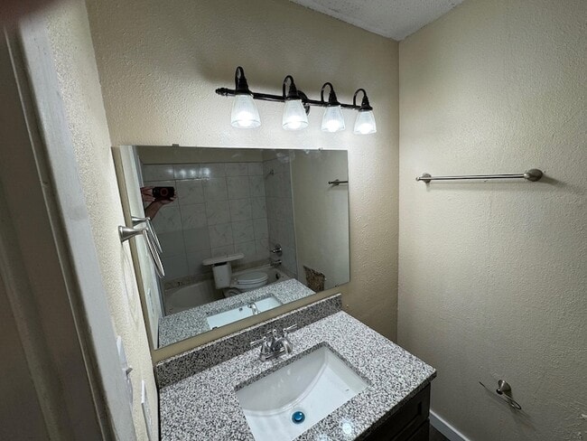 Building Photo - 713 Alta St