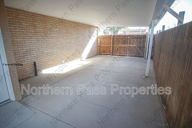 Building Photo - 1025 E Eighth