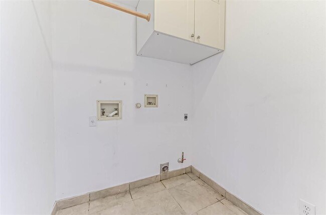 Building Photo - 15206 Evergreen Knoll Ln