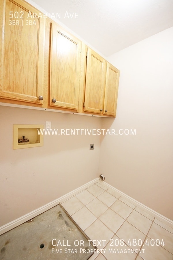 Building Photo - Stunning, Large Home in Highland Area! Vis...