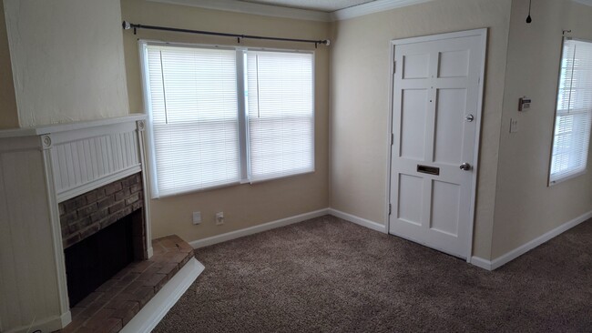 Building Photo - 107 Bancroft Dr