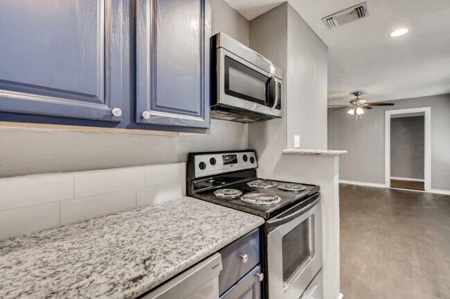 Building Photo - 4208 Valentine St