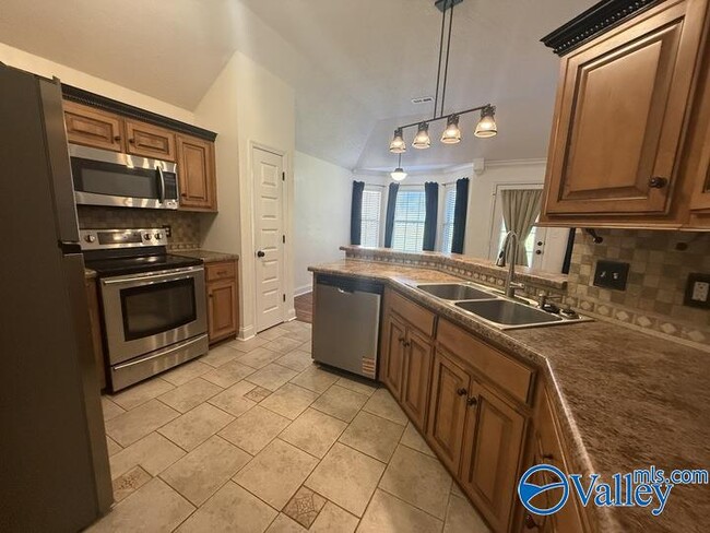 Building Photo - 104 Cypress Creek Dr