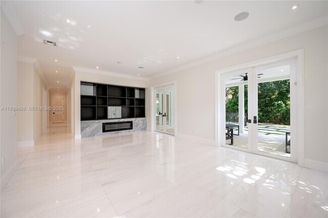 Building Photo - 680 Destacada Ave