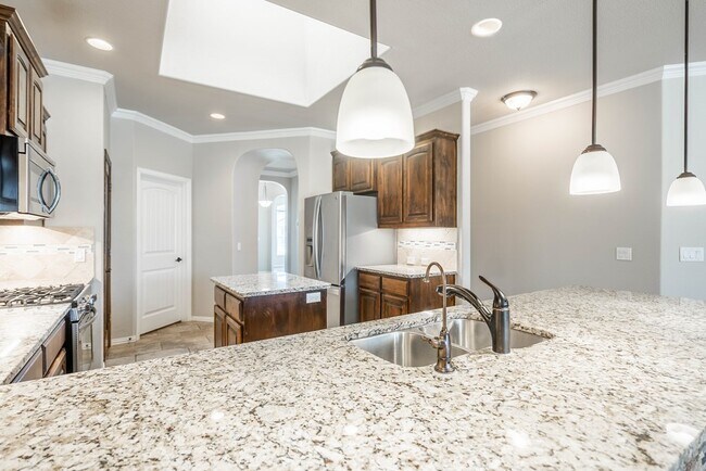 Building Photo - 6969 King Ranch Rd