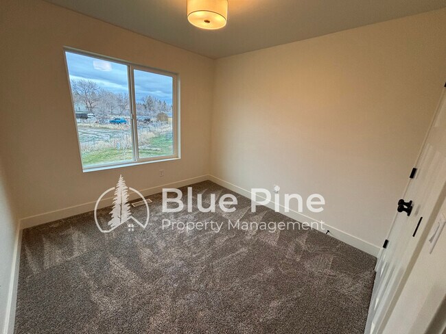 Building Photo - 2390 Caliber Pl