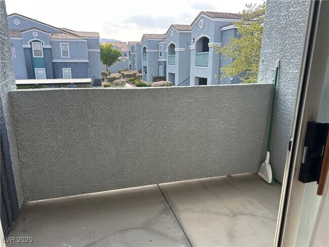 Building Photo - 6955 N Durango Dr