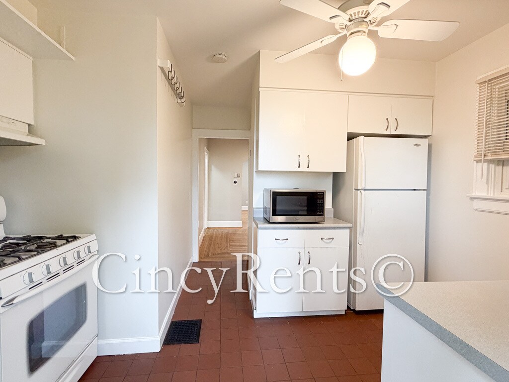 Building Photo - 3559 Rawson Pl