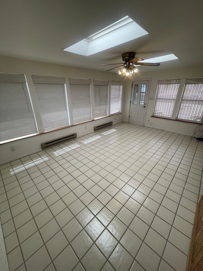 Building Photo - Charming 4 Bedroom/2 Bathroom House Near NMSU