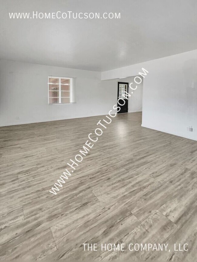 Building Photo - 833 W Jacinto St