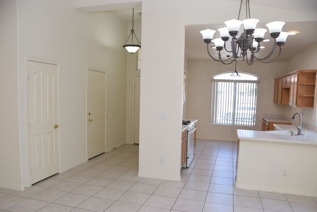Building Photo - 1 STORY HOME IN GATED SE COMMUNITY