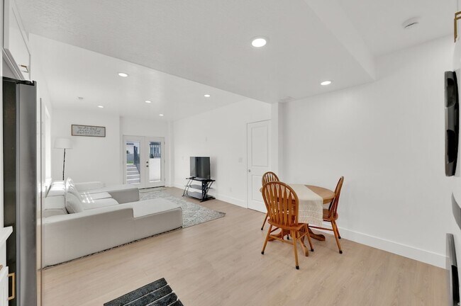 Building Photo - 11676 Dorothy Vista Dr