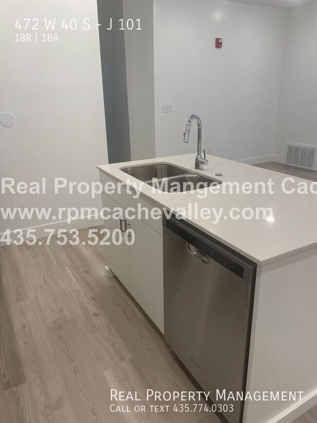 Building Photo - 472 W 40 S