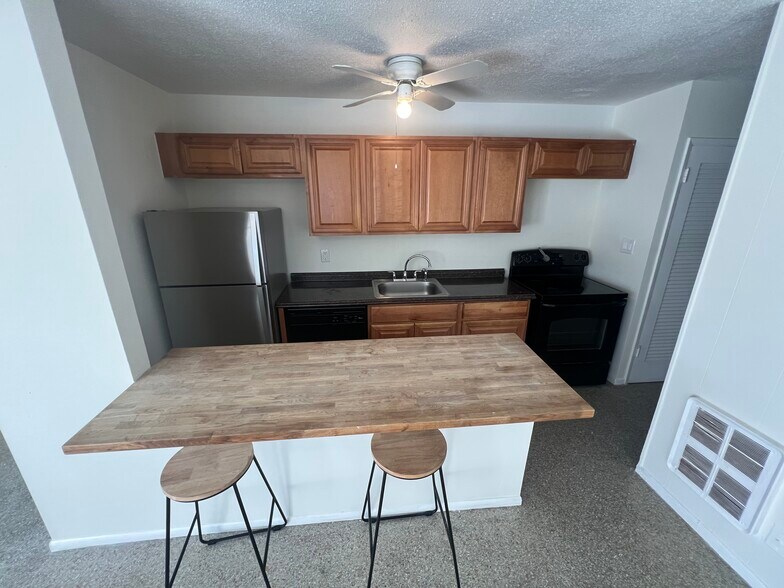 Building Photo - 5831 NE 18th Ave