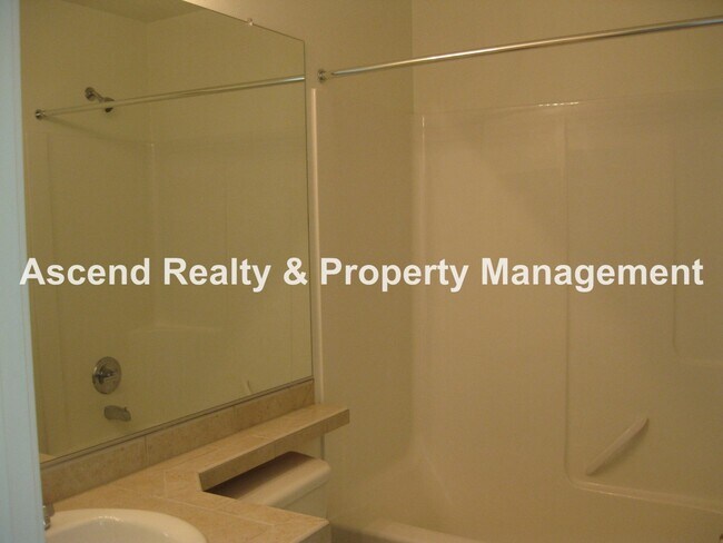 Building Photo - 15330 SW Mallard Dr