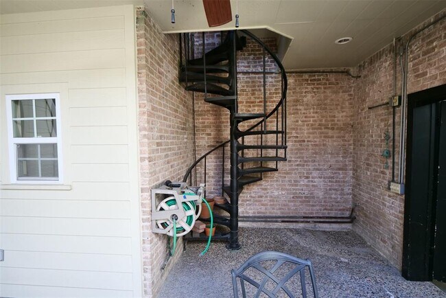 Building Photo - 7620 Del Monte Dr