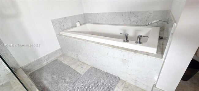 Building Photo - 253 NE 2nd St