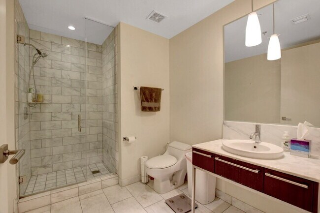 Building Photo - 4471 Dean Martin Dr