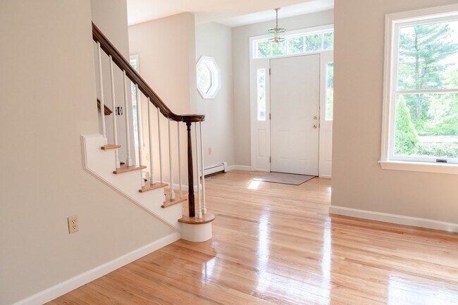 Building Photo - 55 Country Club Cir
