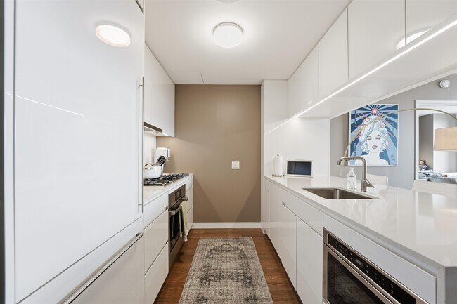 Building Photo - 99 Hudson St